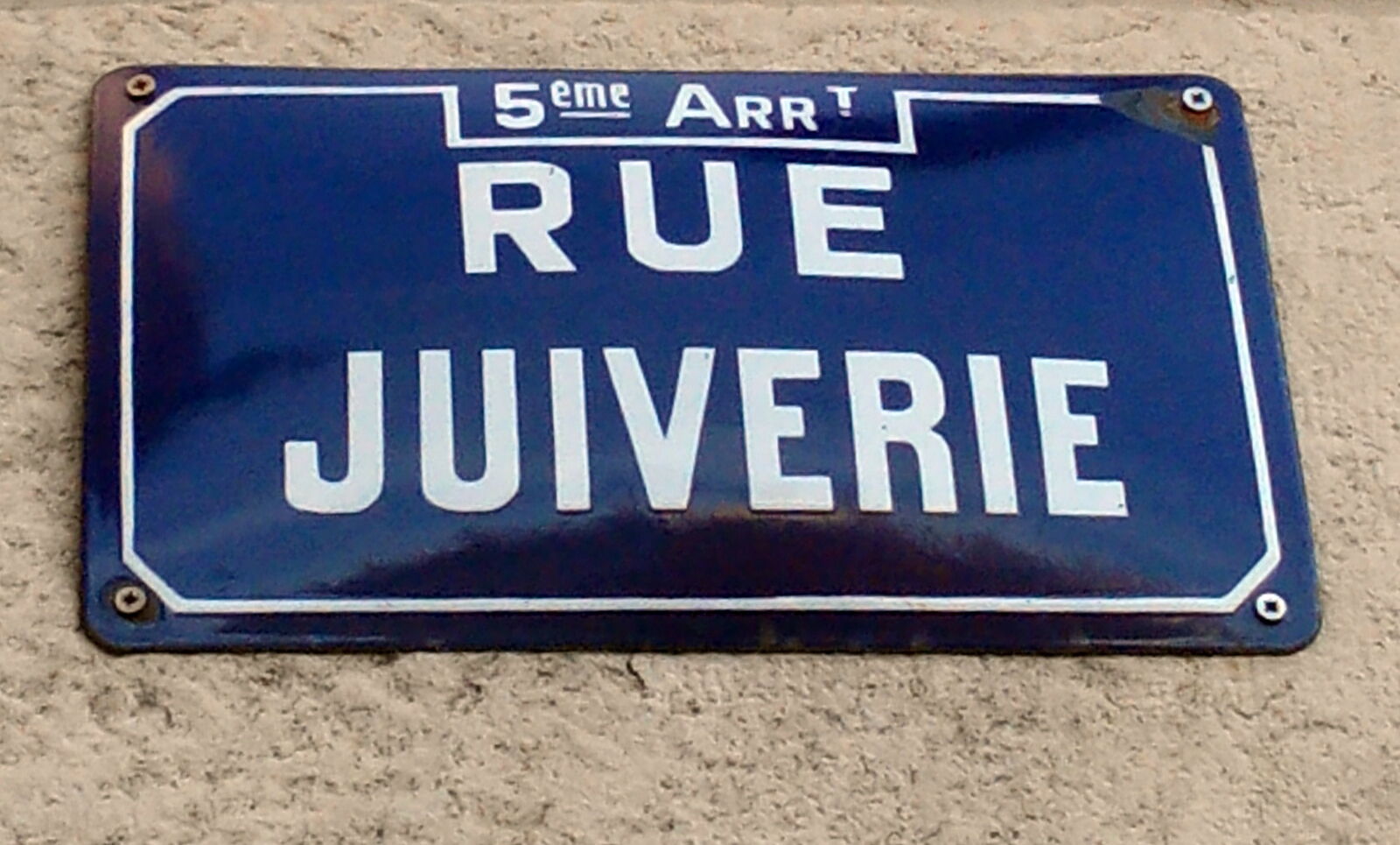Blue enamel street sign reading Rue Juiverie
